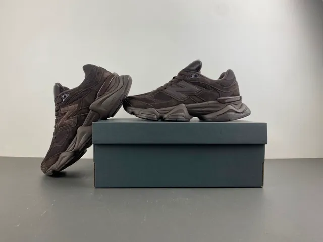 New Balance 9060 Sneakers Chunky Marron Monochromatique 14