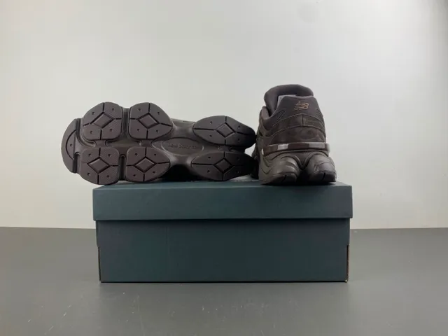 New Balance 9060 Sneakers Chunky Marron Monochromatique 16