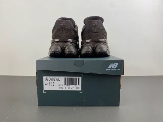 New Balance 9060 Sneakers Chunky Marron Monochromatique 17