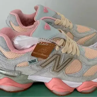 New Balance 9060 Pastel Gray Peach Pink चंकी स्नीकर