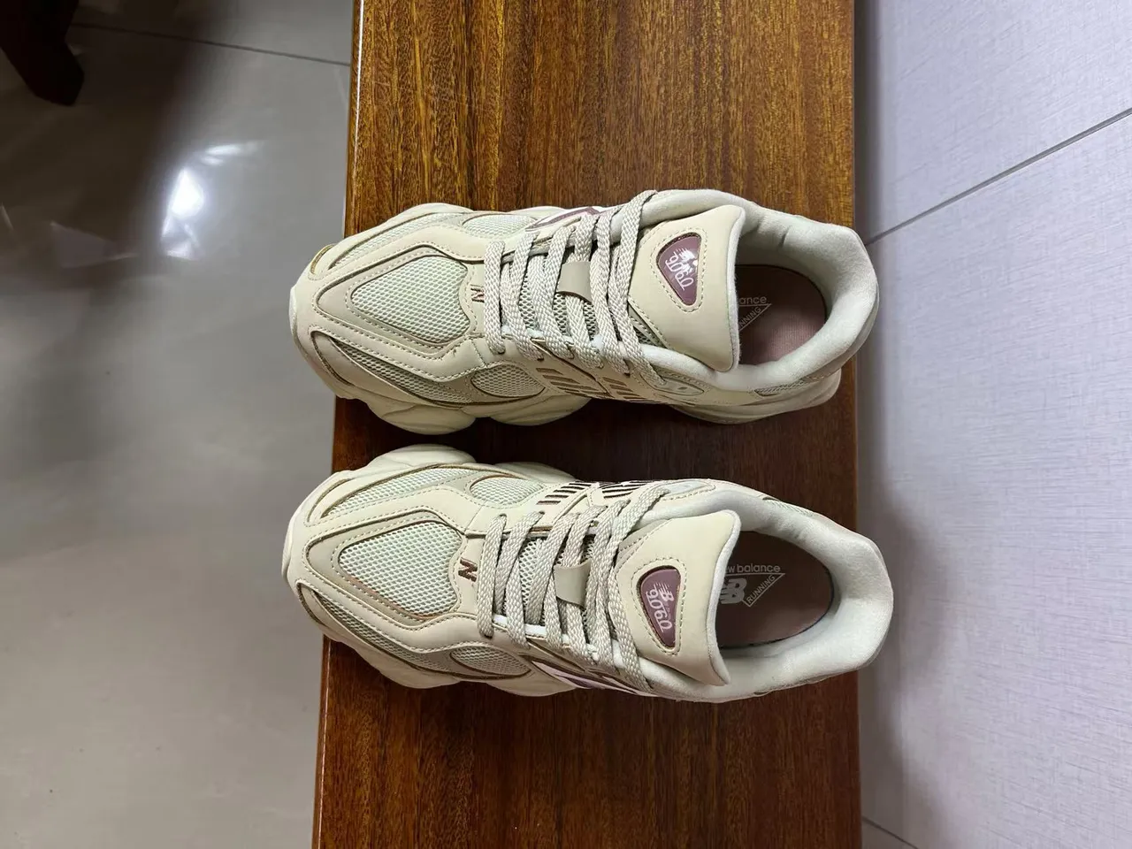New Balance বেইজ বার্গান্ডি সিলহুয়েট মাল্টি-লেয়ার্ড মিডসোল চাঙ্কি স্নিকার্স 3