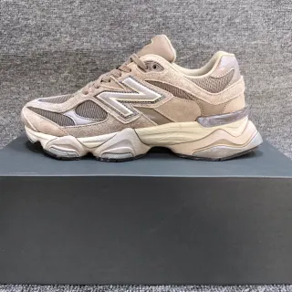 New Balance Zapatillas chunky beige gris con suela tallada y parte superior mixta de ante y malla