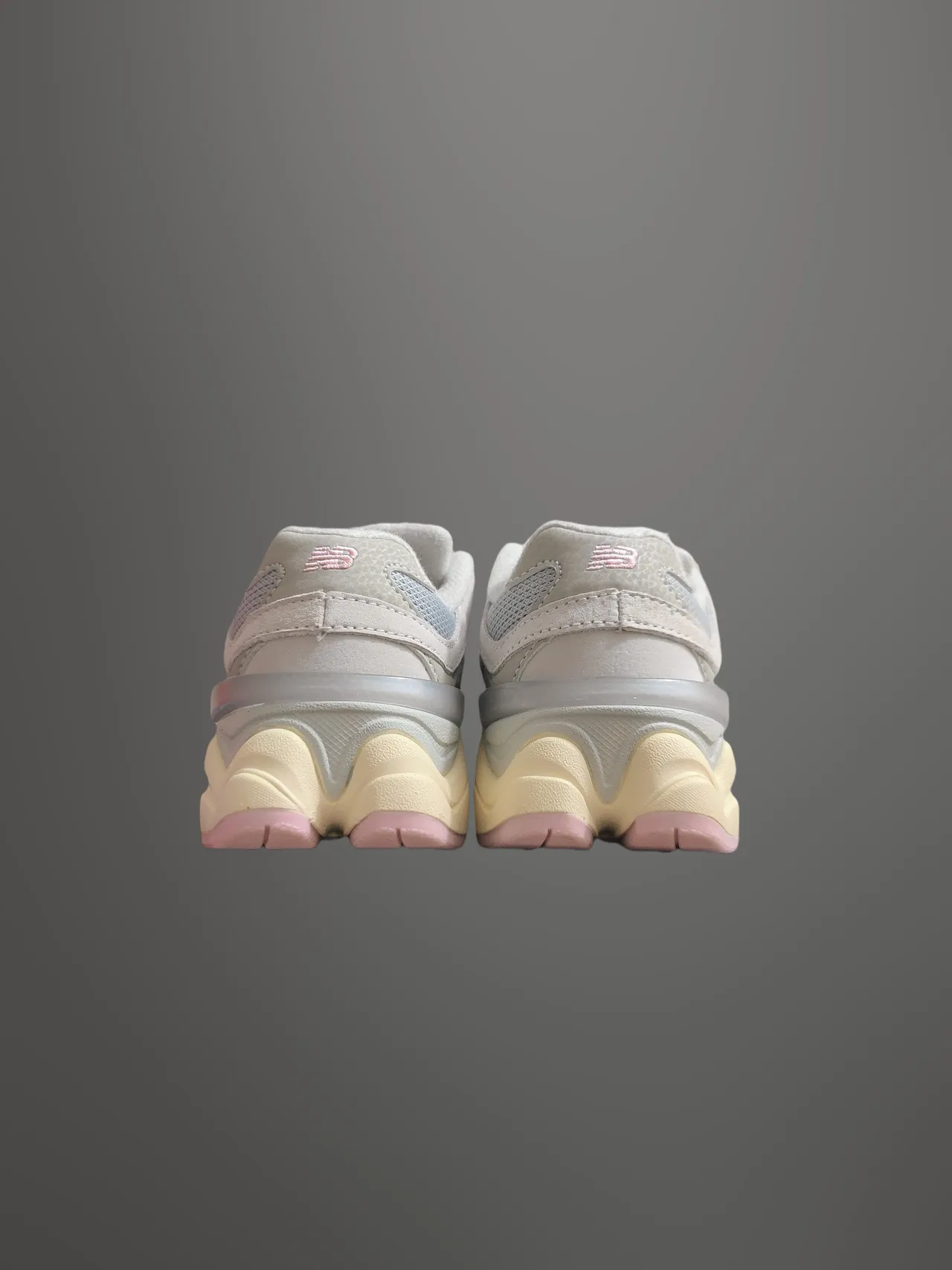 New Balance بيج وردي كعب مصمم طبقات شبكة سويد علوة كعب كبير 7