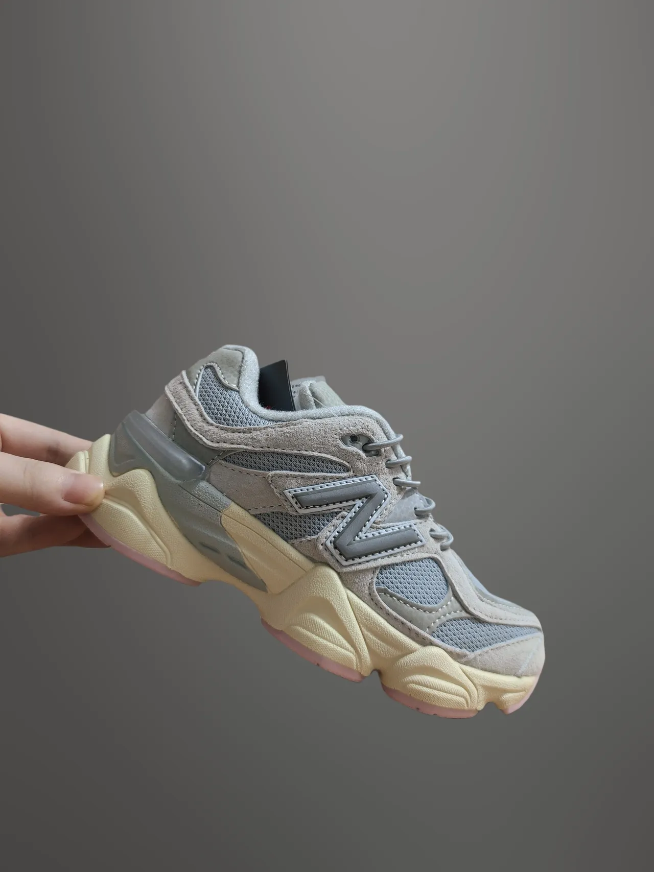 New Balance بيج وردي كعب مصمم طبقات شبكة سويد علوة كعب كبير 10