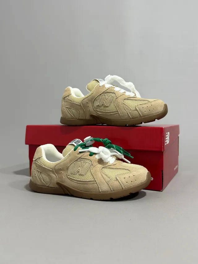 New Balance Tênis Lifestyle Beige Branco Com Material Misto Superior Camada De Malha E Couro 12