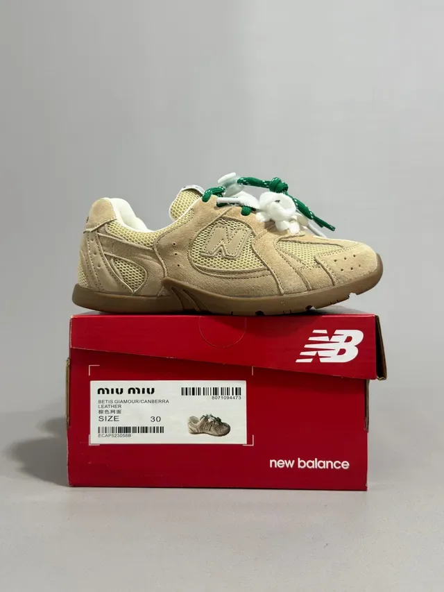 New Balance Tênis Lifestyle Beige Branco Com Material Misto Superior Camada De Malha E Couro 13