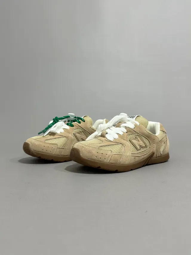New Balance Tênis Lifestyle Beige Branco Com Material Misto Superior Camada De Malha E Couro 15