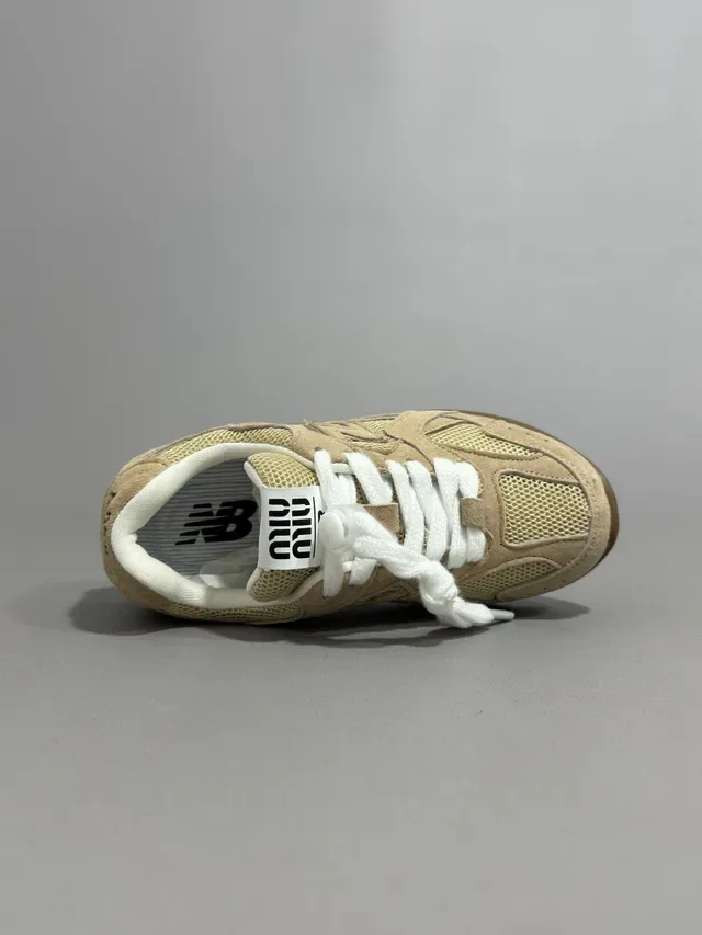 New Balance Tênis Lifestyle Beige Branco Com Material Misto Superior Camada De Malha E Couro 17