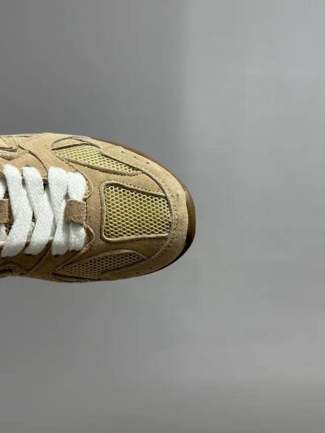 New Balance Tênis Lifestyle Beige Branco Com Material Misto Superior Camada De Malha E Couro 18
