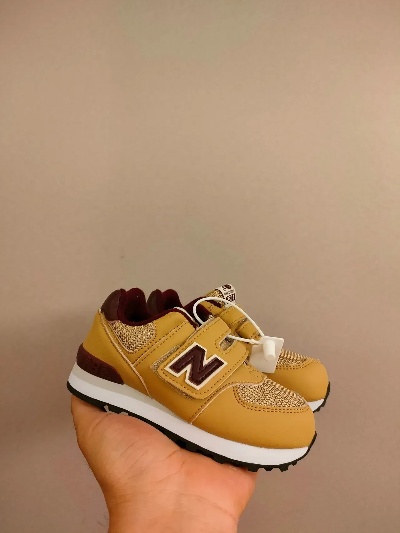 New Balance Tênis Lifestyle Beige Amarelo Low-Top com Upper em Camadas 7