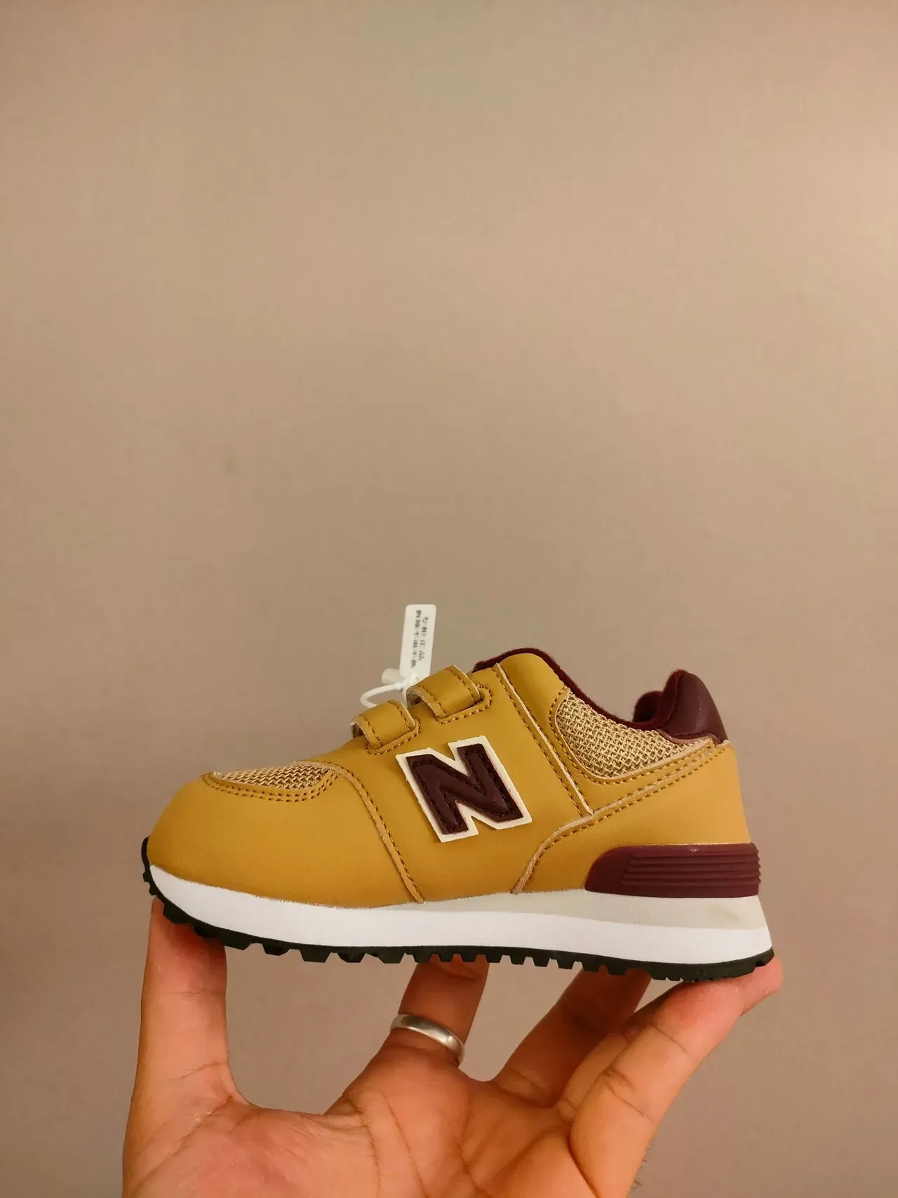 New Balance Tênis Lifestyle Beige Amarelo Low-Top com Upper em Camadas 11