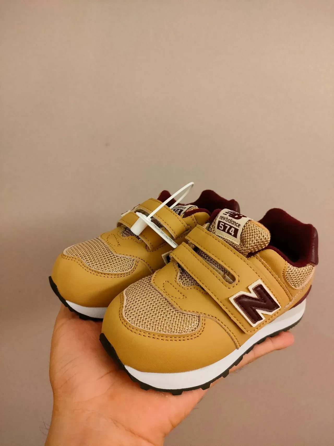 New Balance Tênis Lifestyle Beige Amarelo Low-Top com Upper em Camadas 12