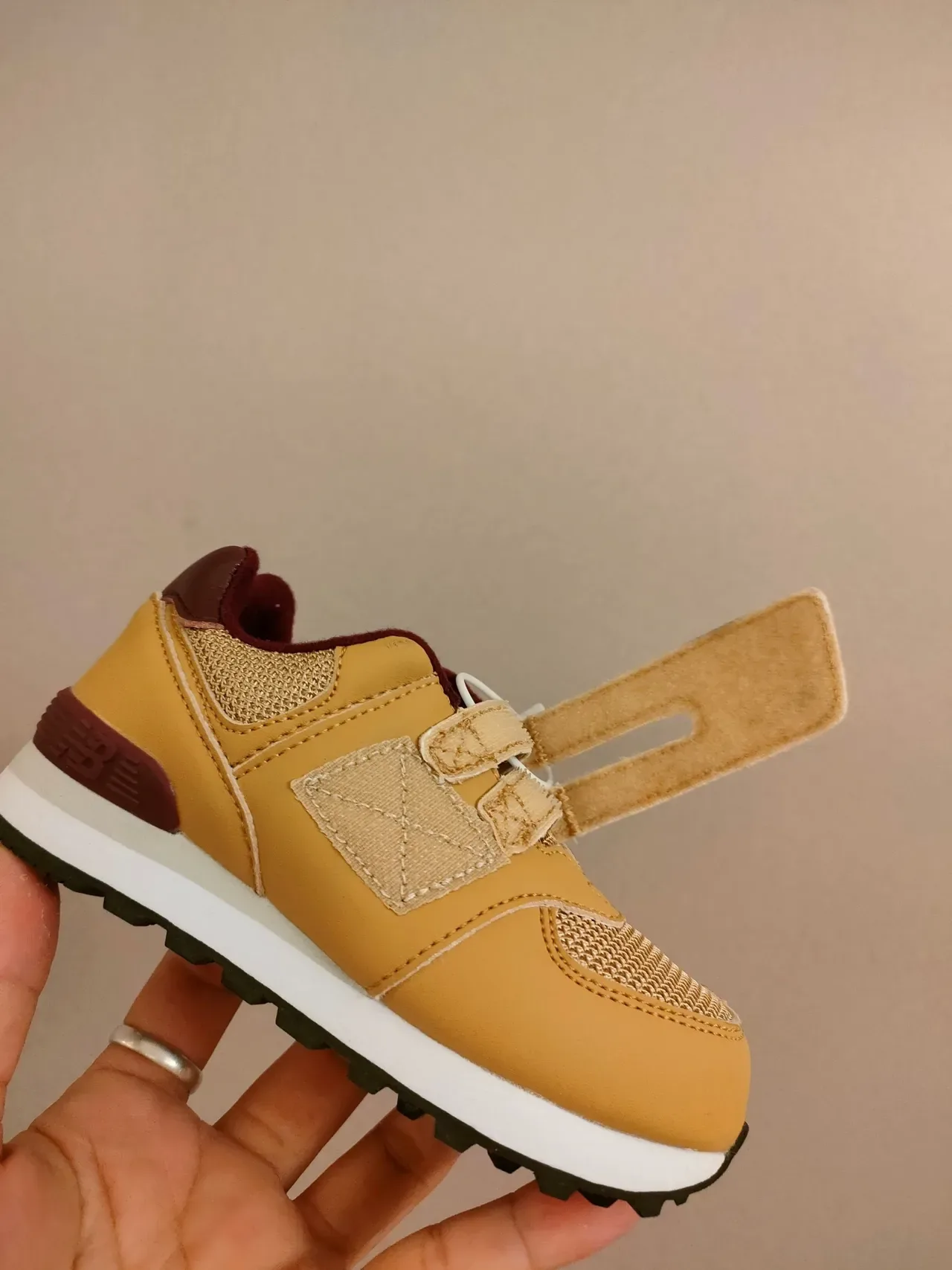 New Balance Tênis Lifestyle Beige Amarelo Low-Top com Upper em Camadas 13
