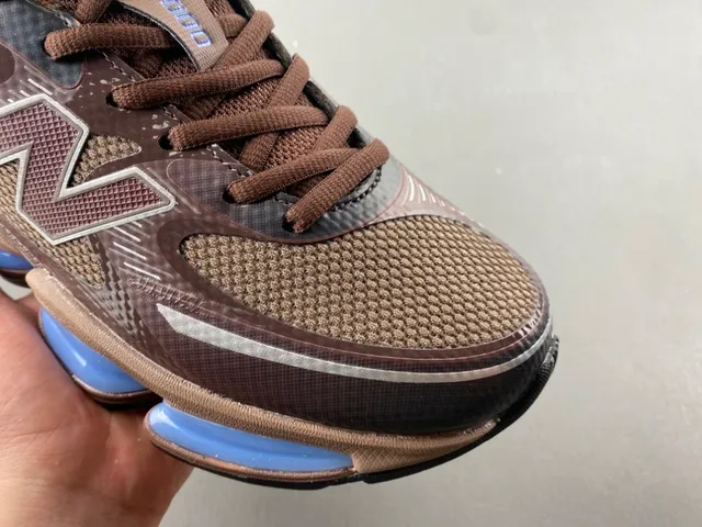New Balance भूरा नीला मेश और सिंथेटिक ऊपरी विभाजित मिडसोल पोस जीवनशैली स्नीकर्स 2