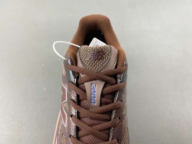 New Balance भूरा नीला मेश और सिंथेटिक ऊपरी विभाजित मिडसोल पोस जीवनशैली स्नीकर्स 6