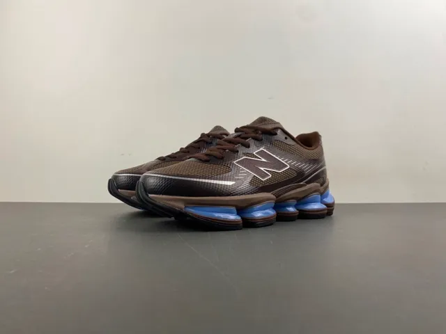 New Balance भूरा नीला मेश और सिंथेटिक ऊपरी विभाजित मिडसोल पोस जीवनशैली स्नीकर्स 10