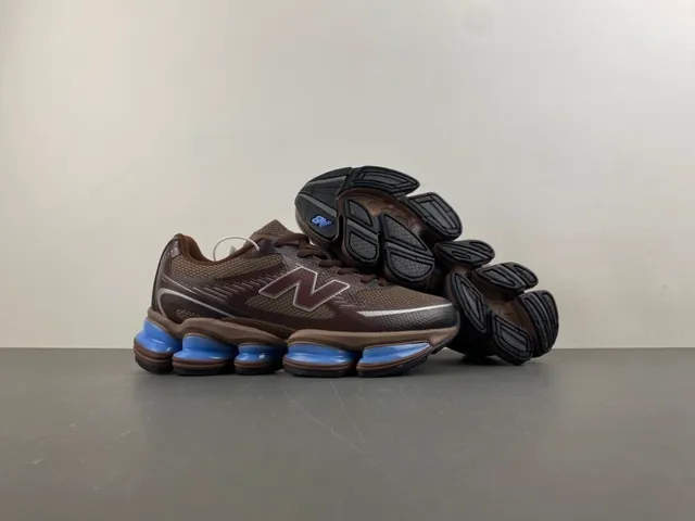 New Balance भूरा नीला मेश और सिंथेटिक ऊपरी विभाजित मिडसोल पोस जीवनशैली स्नीकर्स 12