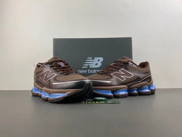 New Balance भूरा नीला मेश और सिंथेटिक ऊपरी विभाजित मिडसोल पोस जीवनशैली स्नीकर्स 13
