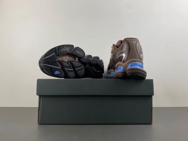 New Balance भूरा नीला मेश और सिंथेटिक ऊपरी विभाजित मिडसोल पोस जीवनशैली स्नीकर्स 16