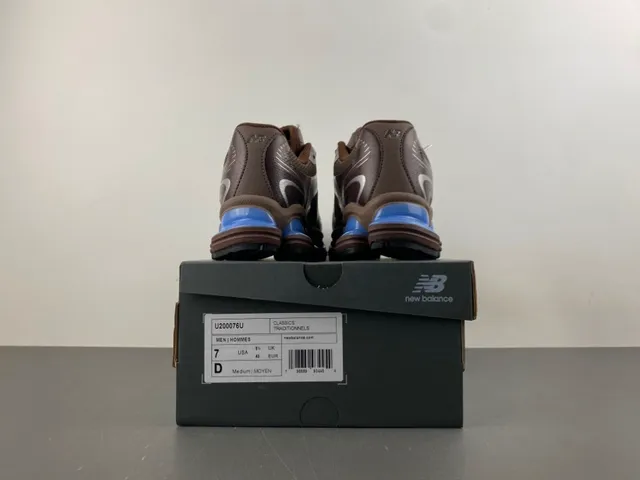 New Balance भूरा नीला मेश और सिंथेटिक ऊपरी विभाजित मिडसोल पोस जीवनशैली स्नीकर्स 17