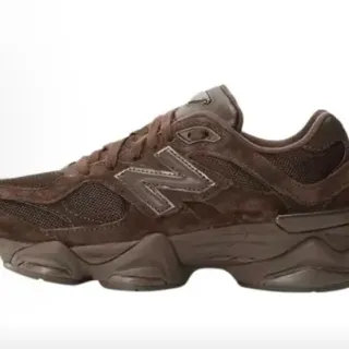 New Balance বাদামি এক রঙের সুয়েড-মেশ হাইব্রিড উপর চংকি স্নিকার