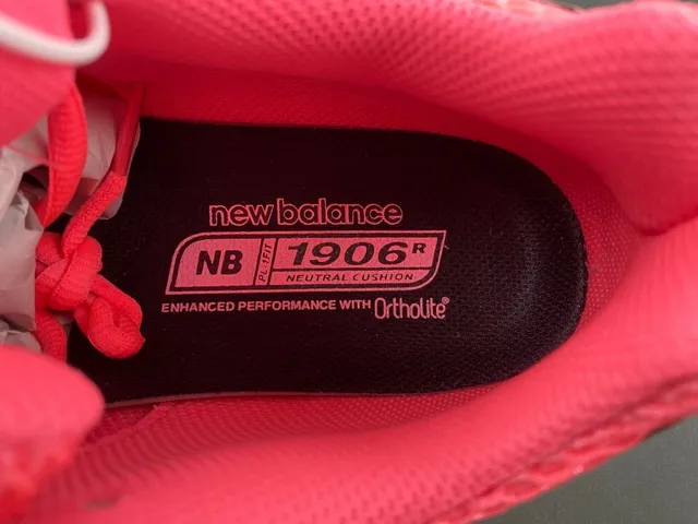 New Balance Zapatos de running rosa negro upper de malla overlays de jaula sintética 7