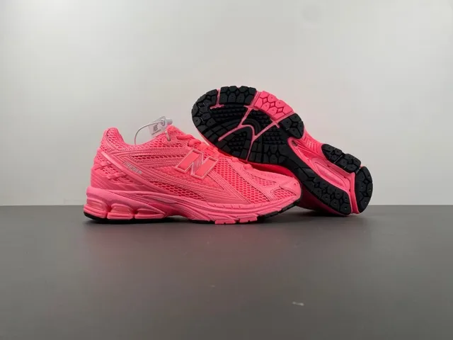 New Balance Zapatos de running rosa negro upper de malla overlays de jaula sintética 12