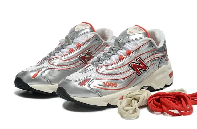 New Balance Plata Rojo Metálico Empeine Acento Piping Zapatillas Lifestyle 2