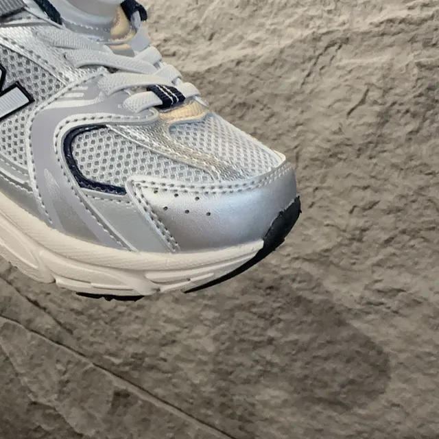 New Balance Branco Marinho Midsole Boa Dial Closure Tênis Chunky 13