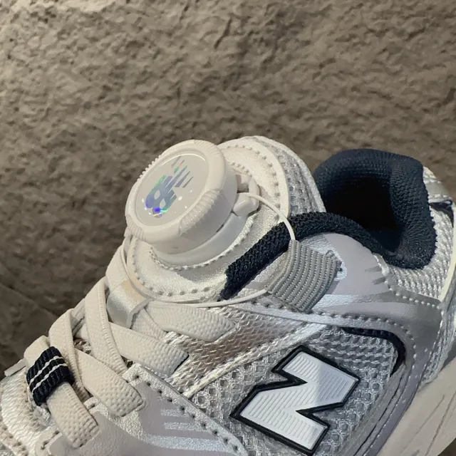 New Balance Branco Marinho Midsole Boa Dial Closure Tênis Chunky 16
