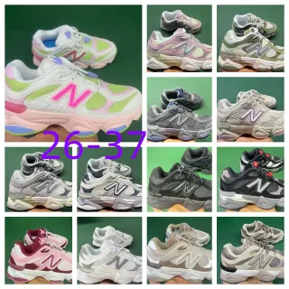 New Balance 白色粉色 多层鞋底 网面和合成面板构造 厚底运动鞋