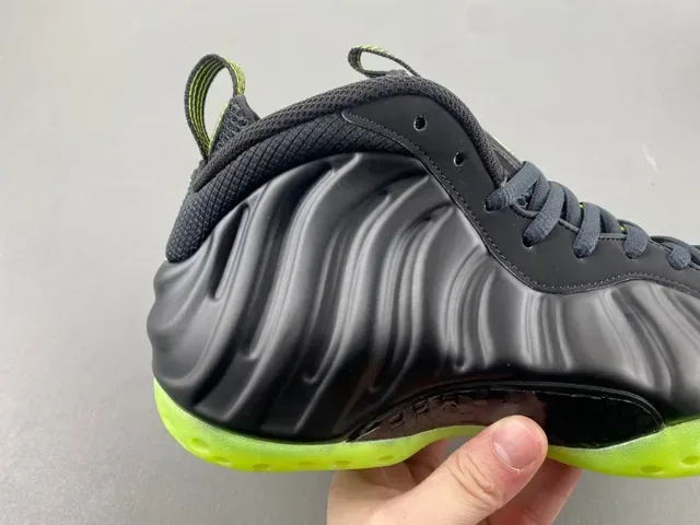Nike Air Foamposite One Noir Vert Néon Chaussures de Basketball 2