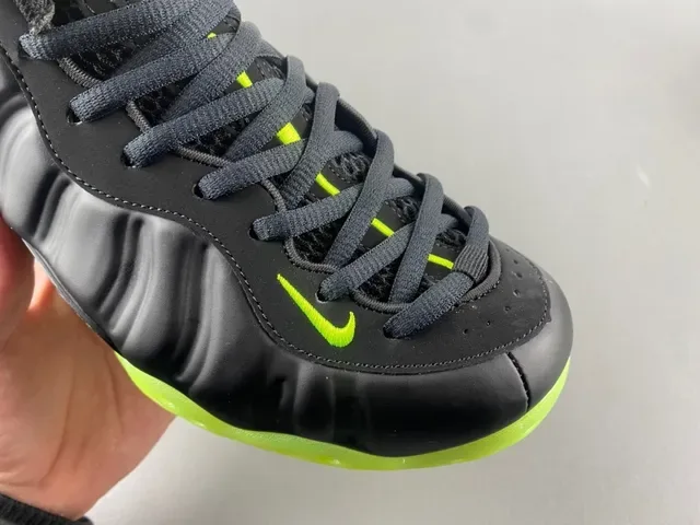 Nike Air Foamposite One Noir Vert Néon Chaussures de Basketball 3
