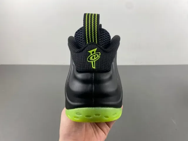 Nike Air Foamposite One Noir Vert Néon Chaussures de Basketball 4