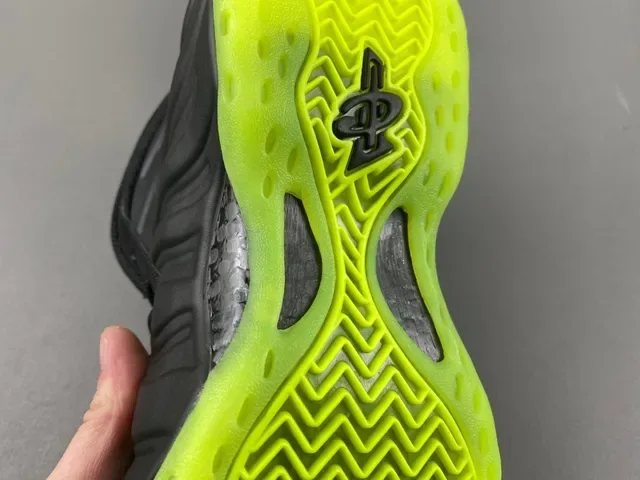 Nike Air Foamposite One Noir Vert Néon Chaussures de Basketball 10