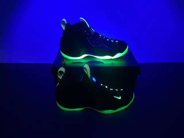 Nike Air Foamposite One Noir Vert Néon Chaussures de Basketball 12