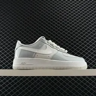 Nike Air Force 1 Low حذاء نمط حياة جلد لامع رمادي أبيض