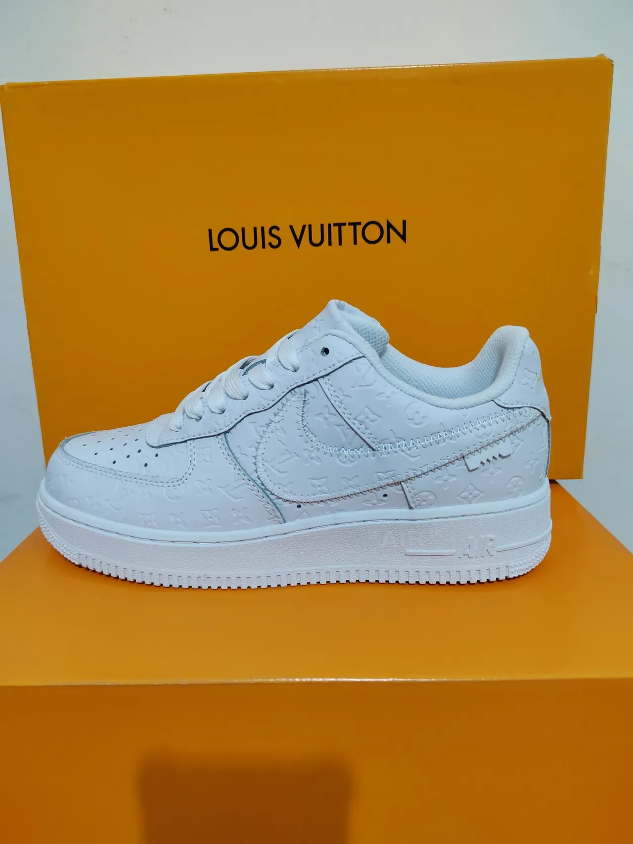 Nike Air Force 1 Monogram Embossed Chaussures Lifestyle Blanc 2