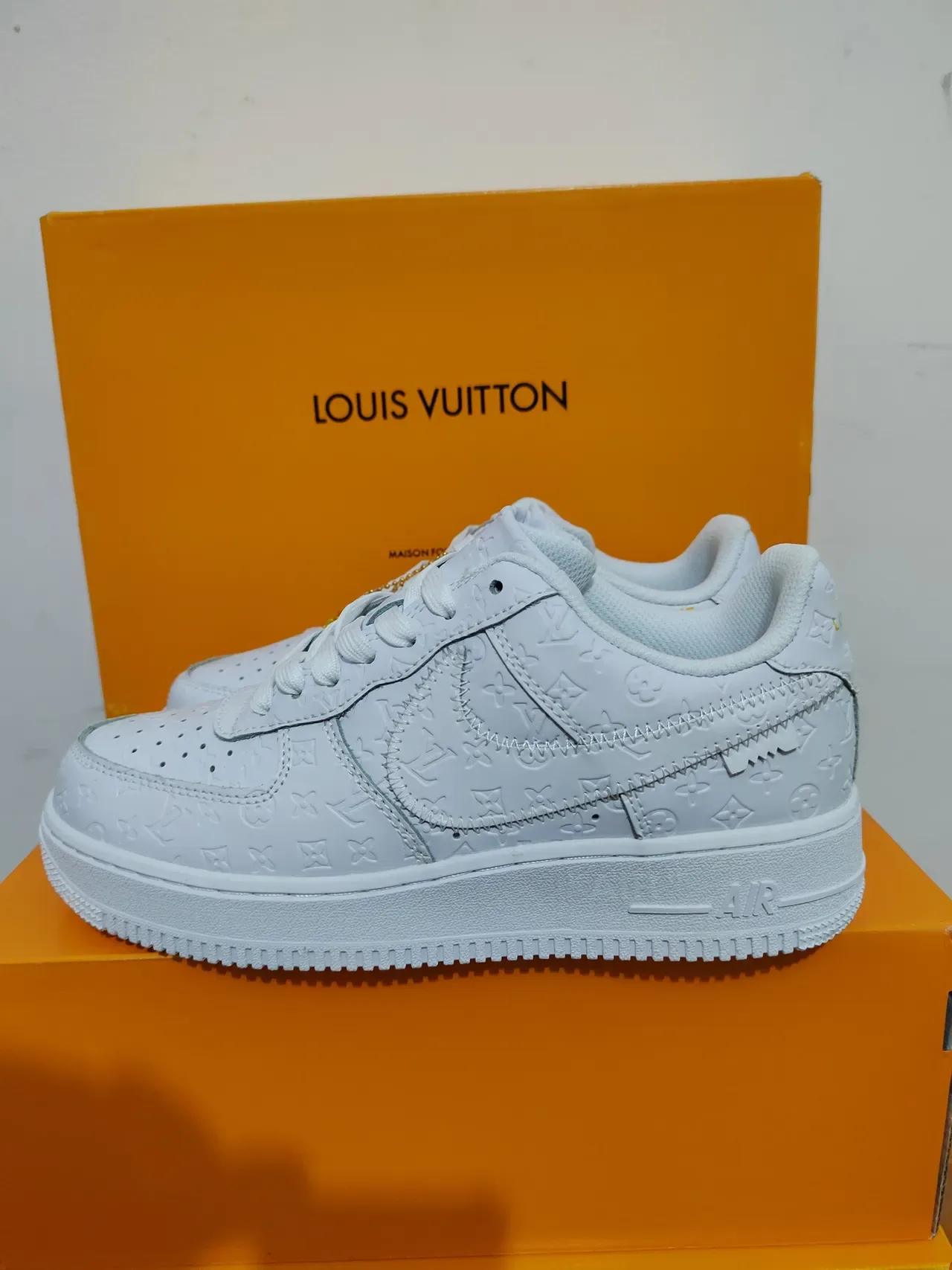 Nike Air Force 1 Monogram Embossed Chaussures Lifestyle Blanc 4
