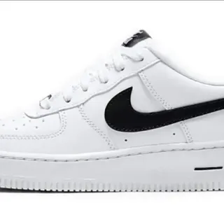 Nike Air Force 1 baskets lifestyle blancs noirs