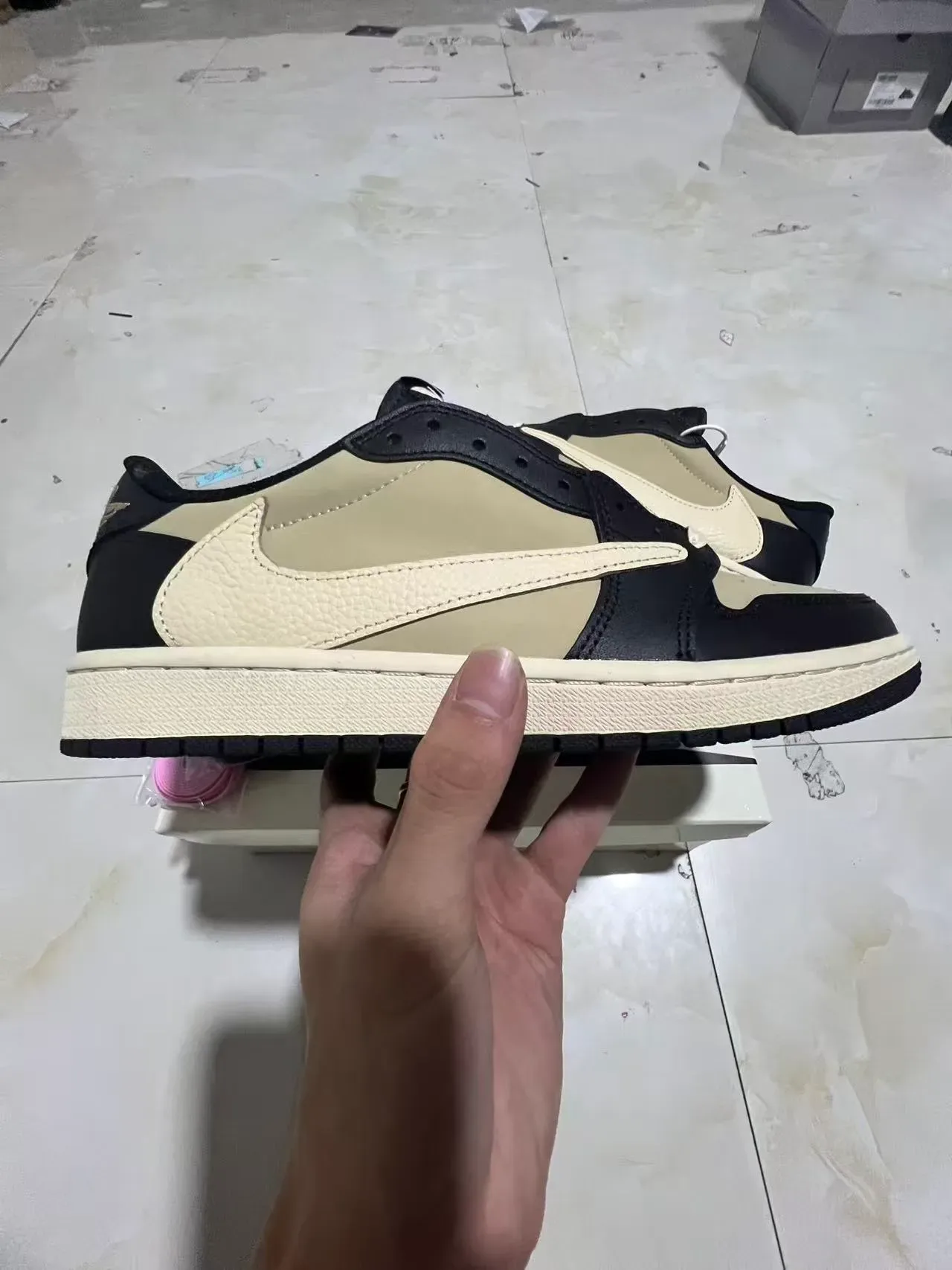 Nike Air Jordan 1 Preto e Creme Tênis Lifestyle 7