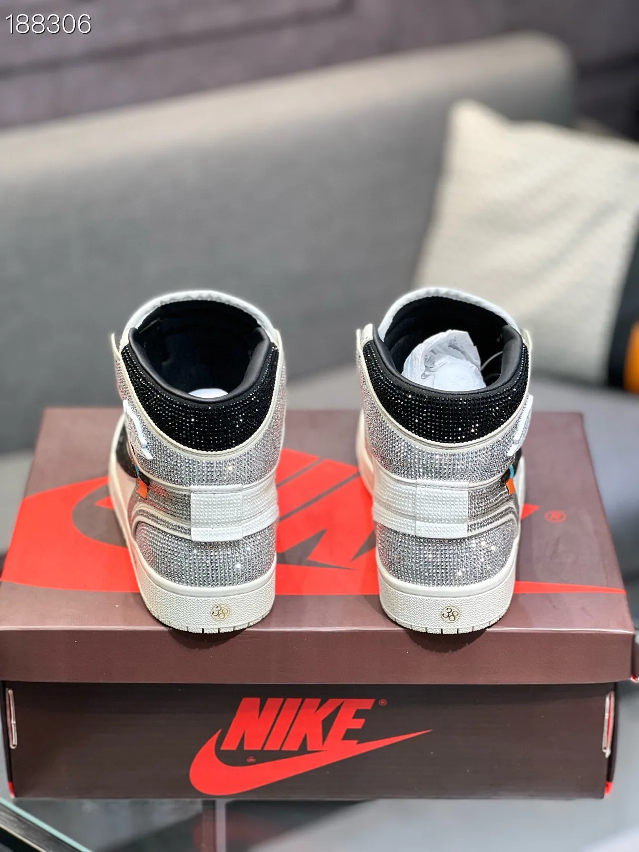 Nike Air Jordan 1 High Off-White Crystal-Embellished Sapatos de basquete 2