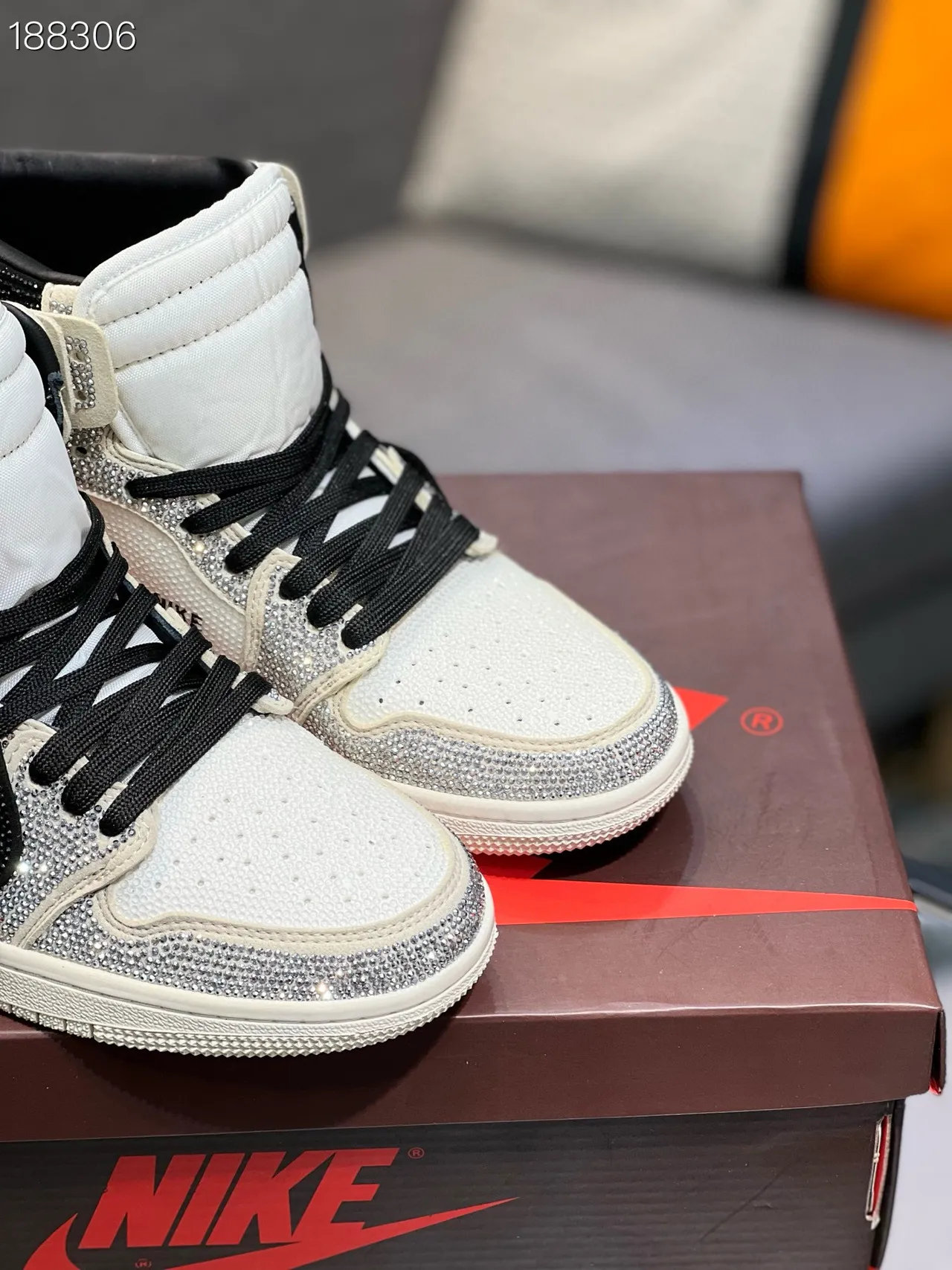 Nike Air Jordan 1 High Off-White Crystal-Embellished Sapatos de basquete 5