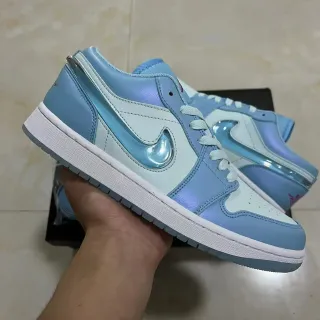 Nike Air Jordan 1 Low حذاء لايف ستايل أزرق سماء متلألئ