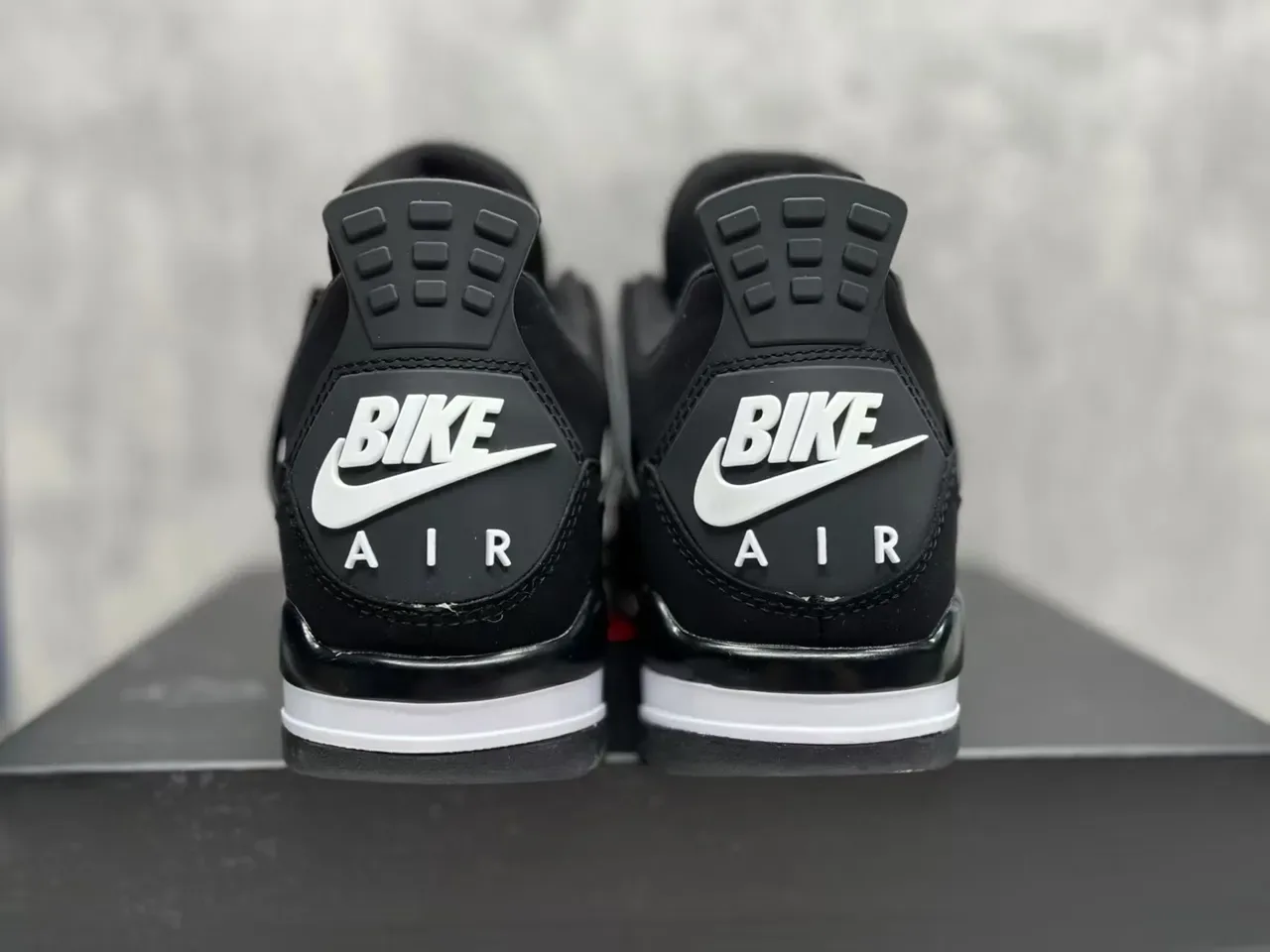 Nike Air Jordan 4 黑白篮球鞋 7