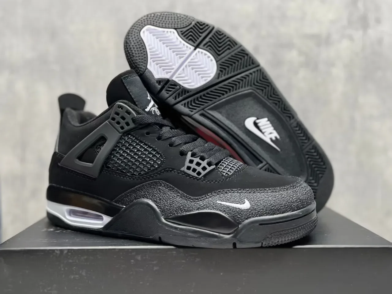 Nike Air Jordan 4 黑白篮球鞋 9