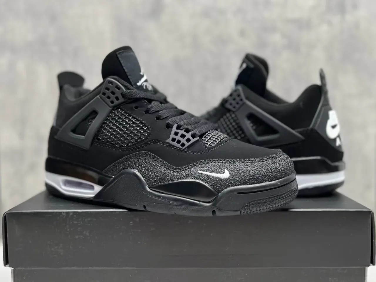 Nike Air Jordan 4 黑白篮球鞋 11