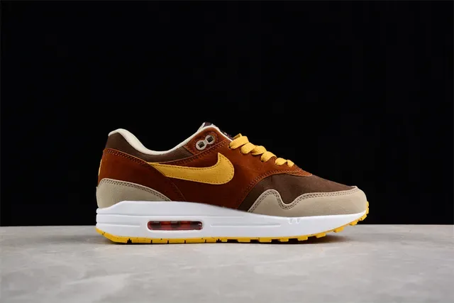 Tênis Lifestyle Nike Air Max 1 Brown Beige Yellow 9