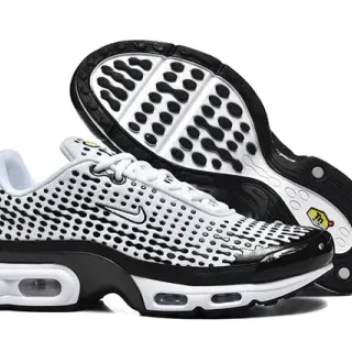 Nike Air Max Plus بيرفوريتد مونوكروم لايف ستايل سنيكرز