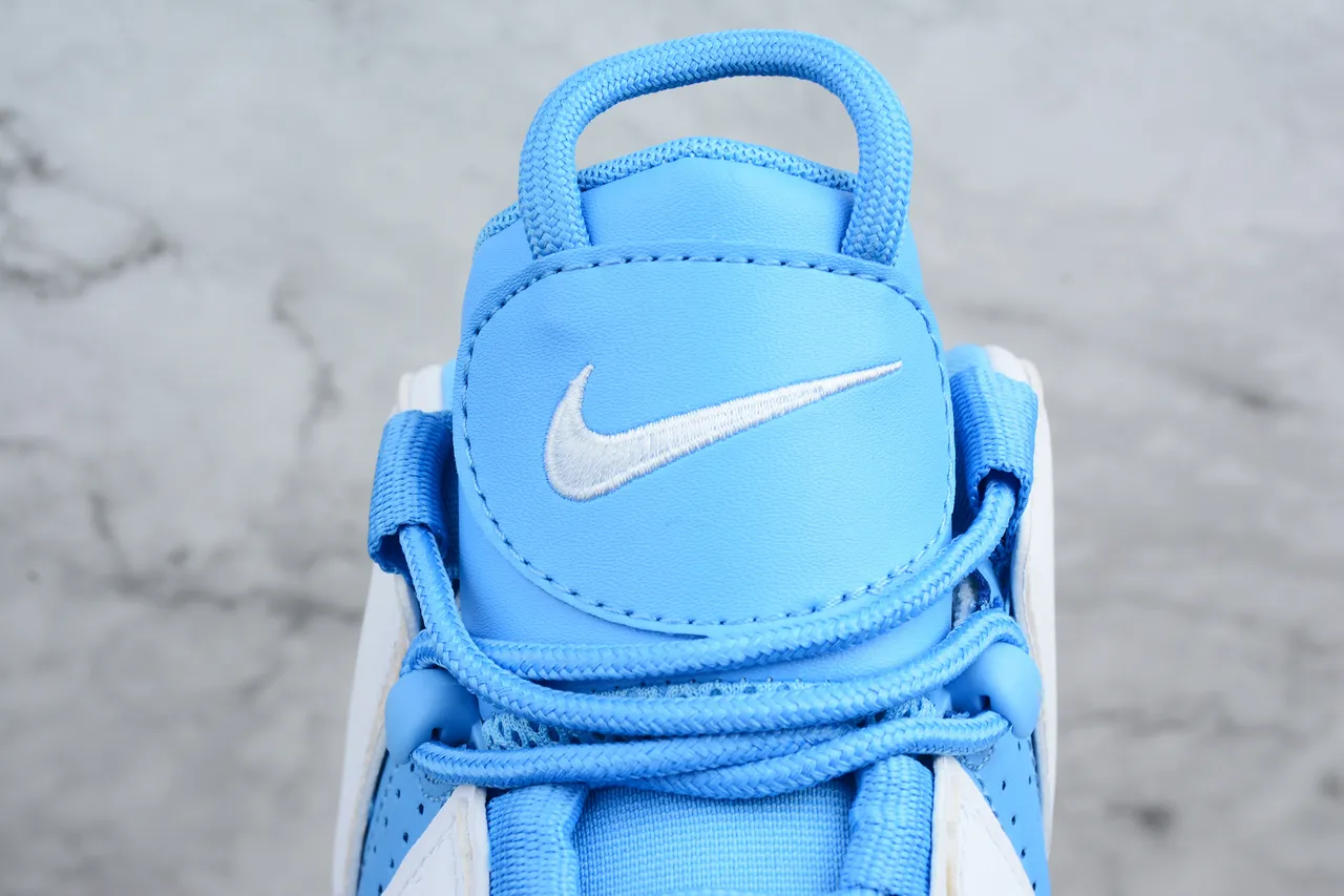 Nike Air More Uptempo हल्का नीला और सफेद बास्केटबॉल जूते 3
